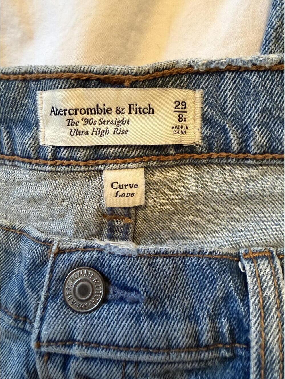 Abercrombie & Fitch Curve Love 90s Straight Ultra High Rise Slit Hem Jeans - Picture 4 of 4